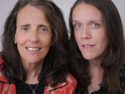 Lucy Wainwright Roche & Suzzy Roche cr: Irene Young